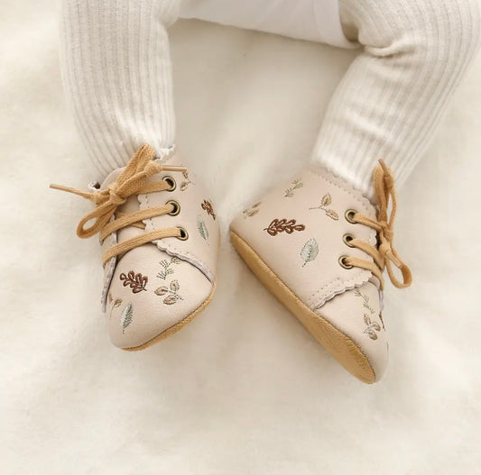 Embroidered Leaf Pre - Walker shoes - Cream